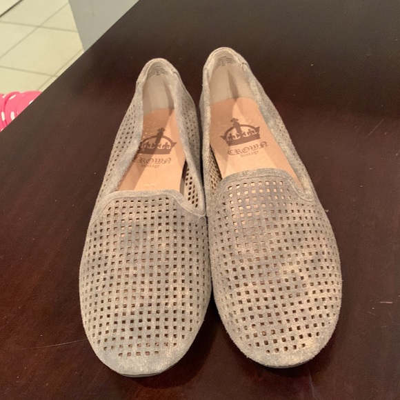 Shoes - Picture 2 of 3